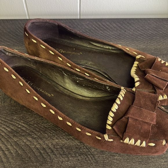 BCBGeneration Brown Flats with Bow Accent - Picture 2 of 4
